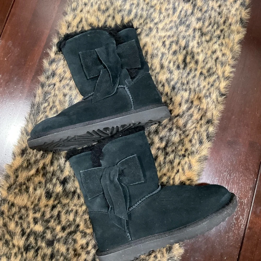 UGG ONE SIDE BOW‎ LEATHER BOOTS